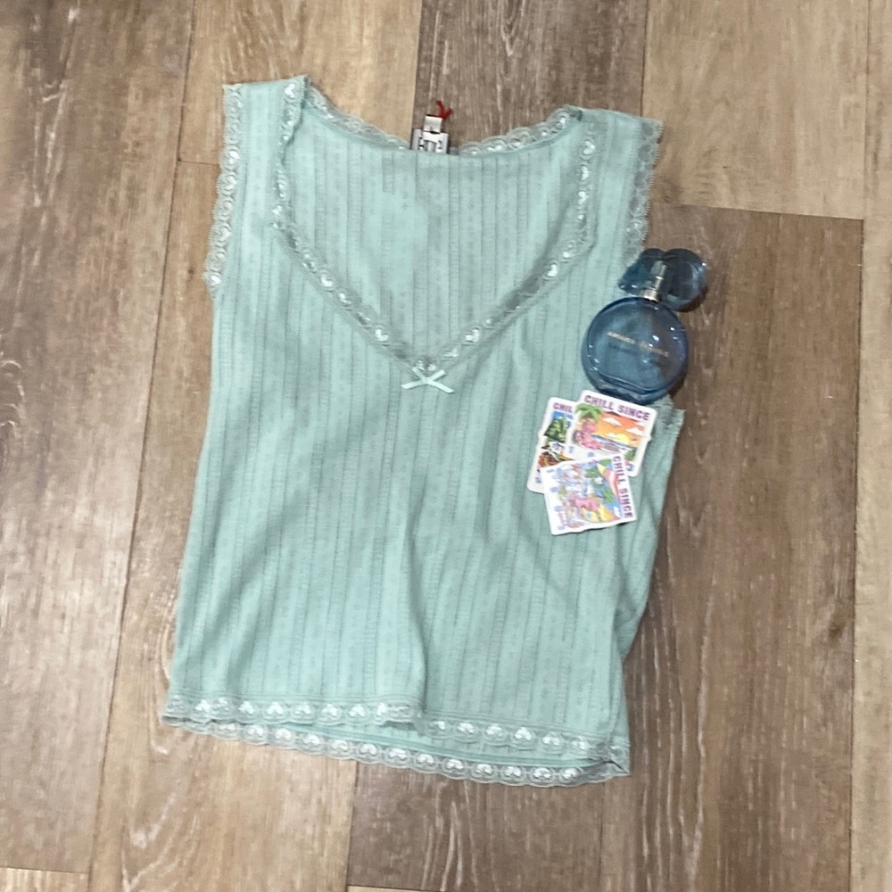 nordstrom woman’s small sage baby tee !! (comes w free brandy stickers)